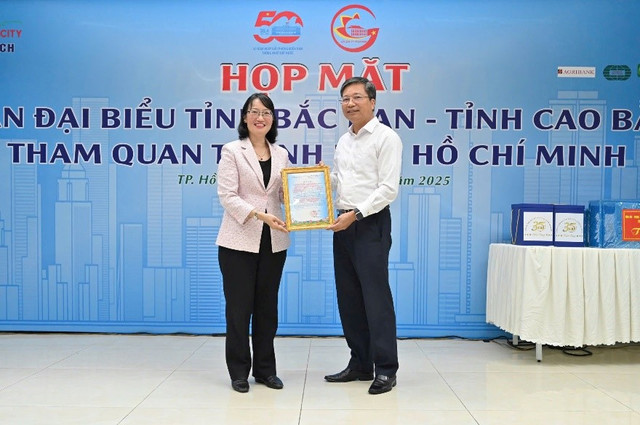 Agribank tri ân các cán bộ, chiến sĩ trực tiếp làm nên Đại thắng - Hình 2 Agribank tri an cac can bo, chien si truc tiep lam nen Dai thang-Hinh-2