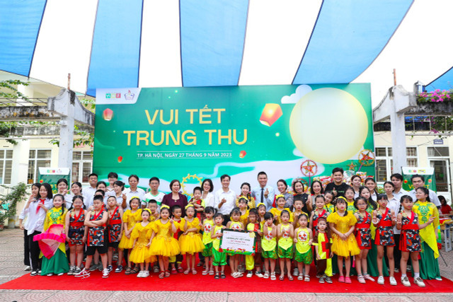 Herbalife Việt Nam tổ chức chương trình đón Tết Trung Thu cho các em nhỏ Herbalife Viet Nam to chuc chuong trinh don Tet Trung Thu cho cac em nho
