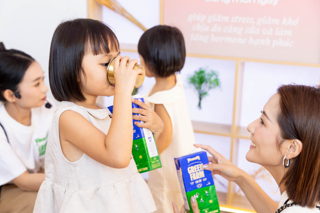 Liên tục cải tiến chất lượng và sáng tạo trong tiếp cận người dùng làm nên sức mạnh của thương hiệu đứng đầu ngành sữa Việt - Hình 10 Lien tuc cai tien chat luong va sang tao trong tiep can nguoi dung lam nen suc manh cua thuong hieu dung dau nganh sua Viet-Hinh-10