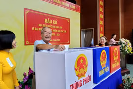 Ngày hội toàn dân tại TP HCM: Không khí bầu cử sôi nổi ở các điểm bỏ phiếu