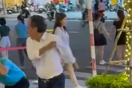 Xác minh vụ người đàn ông đánh tới tấp tài xế ô tô sau va chạm giao thông