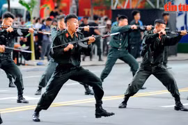 Hình ảnh đầy uy lực, dũng mãnh của chiến sĩ Cảnh sát cơ động
