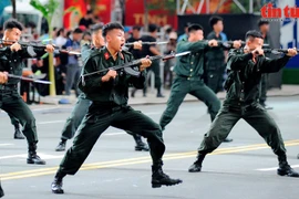 Hình ảnh đầy uy lực, dũng mãnh của chiến sĩ Cảnh sát cơ động