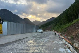 Cấm xe khách, xe tải trên 6 trục lên cao tốc La Sơn- Hòa Liên từ 10-20/11