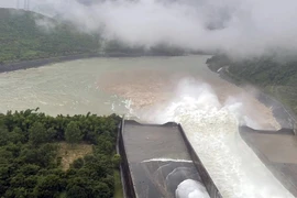 Thủy điện Sơn La, Lai Châu mở cửa xả lũ