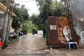 Cận cảnh bãi đỗ xe 10 năm quây rào khiến công viên Thống Nhất nhếch nhác