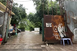 Cận cảnh bãi đỗ xe 10 năm quây rào khiến công viên Thống Nhất nhếch nhác