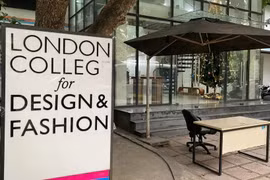 'Học viện Thiết kế & Thời trang London' xin lỗi, thừa nhận thiếu sót