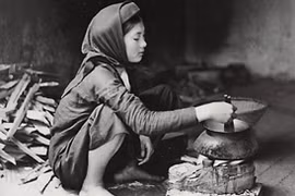 Vẻ đẹp mộc mạc của phụ nữ nông thôn Việt hơn 100 năm trước