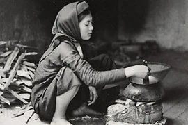 Vẻ đẹp mộc mạc của phụ nữ nông thôn Việt hơn 100 năm trước