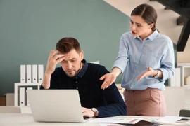 9 biểu hiện của người EQ thấp nơi công sở