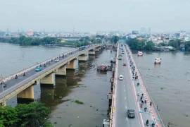 Toàn cảnh cầu Bình Triệu 1 sau khi được 'thần đèn' nâng tĩnh không