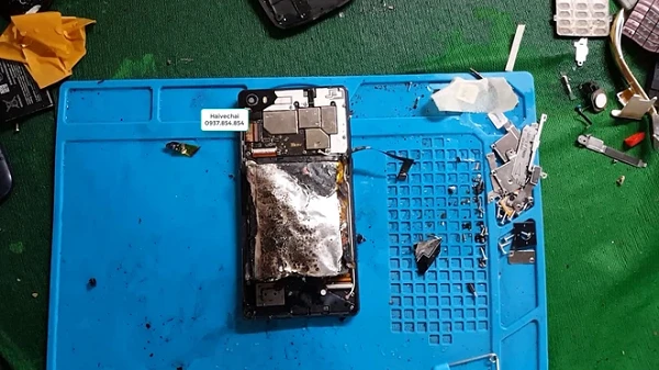 Bphone đầu tiên phát nổ: Lộ nguyên nhân khó tưởng