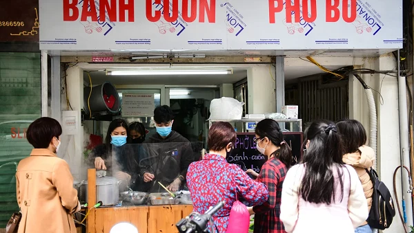 Các hàng ăn uống ở Hà Nội đắt khách ngày nghỉ Tết