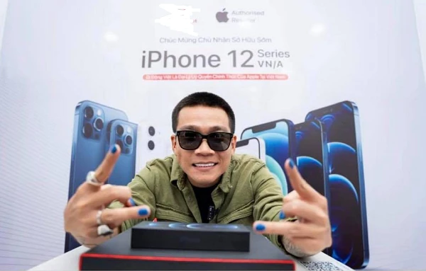 Wowy, Ngọc Trinh và dàn sao Việt nô nức khoe tậu iPhone 12