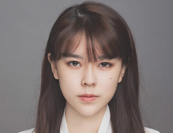 Vô tình bị bắt gặp, nữ thần streamer khiến fan sốc vì quá khác