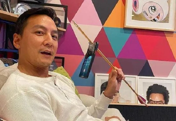 Bị bắn xuyên thủng, iPhone vẫn... hoạt động bình thường