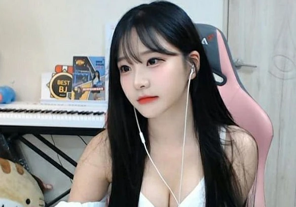 Nữ streamer Hàn Quốc chia sẻ kinh nghiệm với Fan khi... đi bar