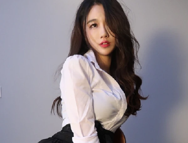 Nữ streamer chấp nhận nộp 128 tỷ đồng để mở kênh... "giải oan"