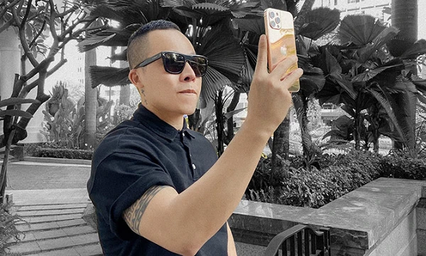 iPhone 12 mạ vàng Vũ Khắc Tiệp được tặng siêu đẹp, giá trên trời