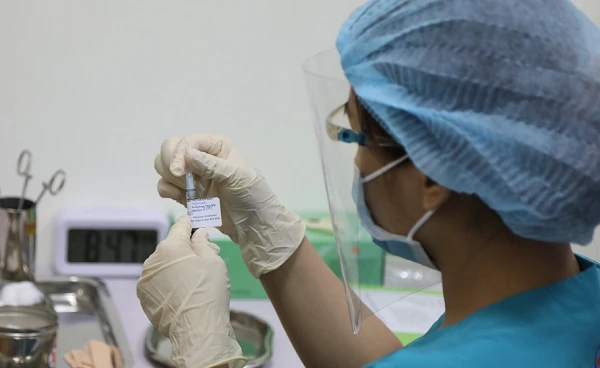 Tiêm vaccine Covid-19 công nghệ Mỹ cho tình nguyện viên Việt Nam