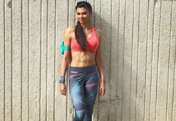 Cơ bụng gợi cảm đáng ngưỡng mộ của nữ golf thủ người Ấn Độ