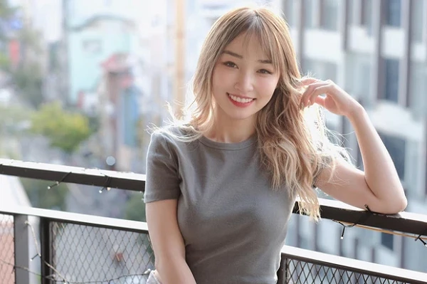 Gái xinh Tốc Chiến “đọ sắc“: Từ nữ game thủ sexy đến HLV cá tính