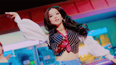 Stylist chuyên “cắt xén” đồ hiệu của BLACKPINK - Hình 15 Stylist chuyen “cat xen” do hieu cua BLACKPINK-Hinh-15