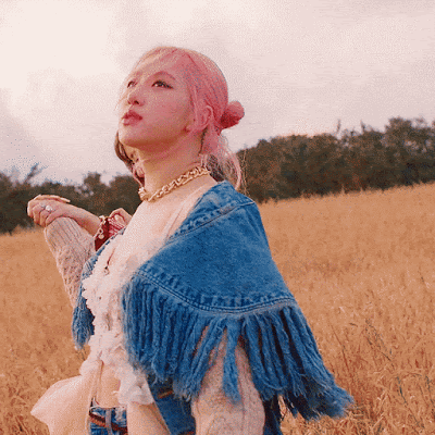 Stylist chuyên “cắt xén” đồ hiệu của BLACKPINK - Hình 13 Stylist chuyen “cat xen” do hieu cua BLACKPINK-Hinh-13