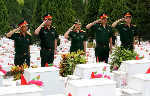 Xúc động, trang nghiêm tại Nghĩa trang Liệt sĩ Vị Xuyên những ngày tháng 7