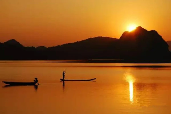 Ngỡ ngàng khung cảnh tượng Phật từ thiên nhiên huyền diệu