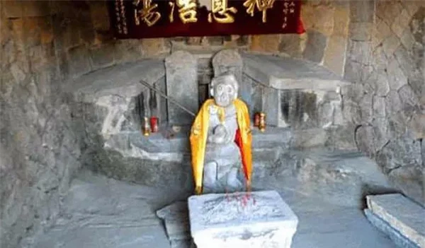 Sửng sốt phát hiện ngôi mộ “Tề Thiên Đại Thánh”: Có cả gậy như ý!