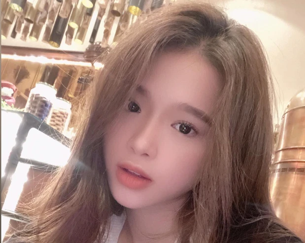 Ngọc Trinh, Linh Ka nối tiếp loạt sao Việt “hóng” iPhone 12 