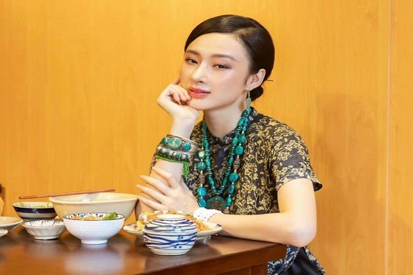 Angela Phương Trinh ngày càng nền nã, nữ tính sau khi rời showbiz