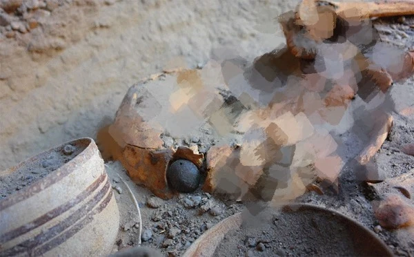 Nóng: Phát hiện con mắt gắn vàng thay đổi cả lịch sử nhân loại 