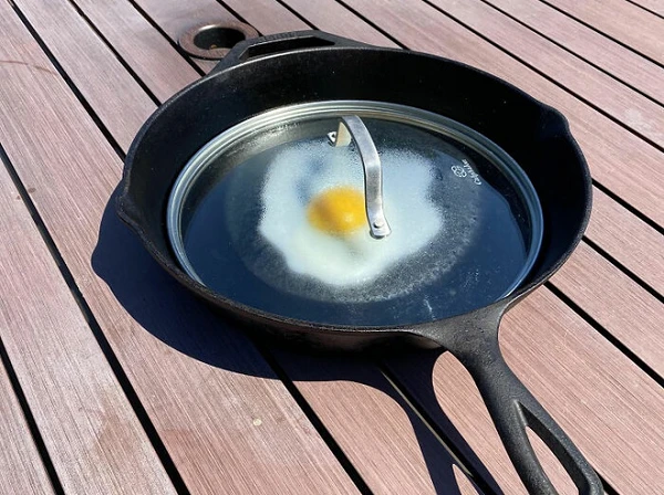 Cận cảnh rán trứng dưới cái nóng kỷ lục ở Mỹ và Canada