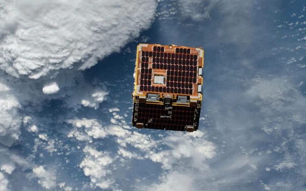 Phát triển vệ tinh bằng gỗ sẽ phát cháy để giảm rác vũ trụ