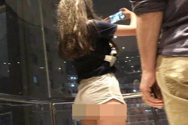 Ngán ngẩm phong cách thời trang siêu ngắn, cực hớ hênh của hội chị em