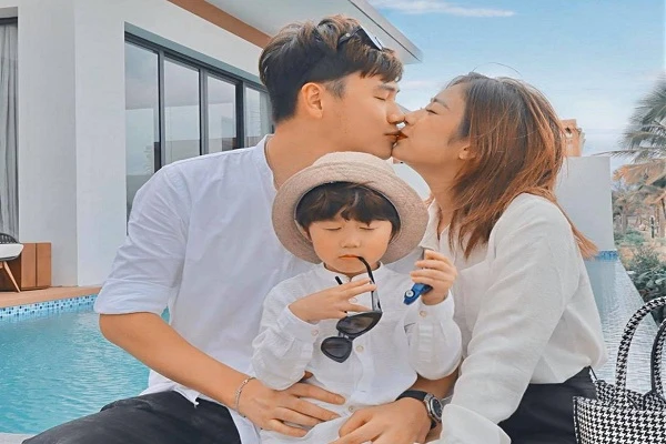 Dễ thương như gia đình Xoài đi đâu cũng mặc đồng phục ton-sur-ton