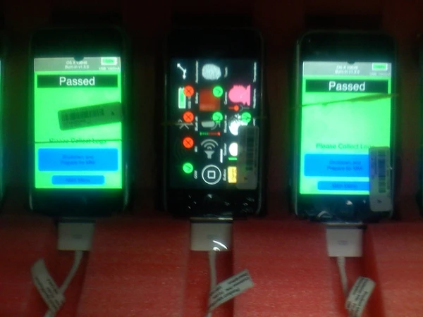 Hình ảnh hiếm hoi về dây chuyền sản xuất iPhone đời đầu 