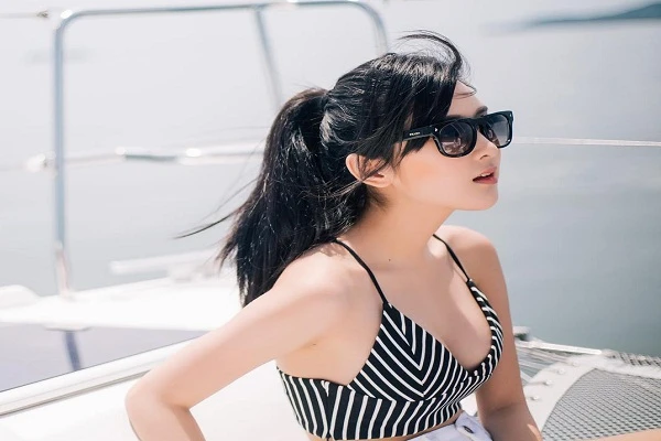 Thân hình bốc lửa của nữ thần streamer xứ chùa Vàng