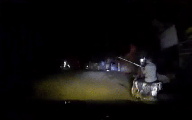 Dan mang tranh cai clip tai xe dam nga 2 thanh nien nghi trom cho