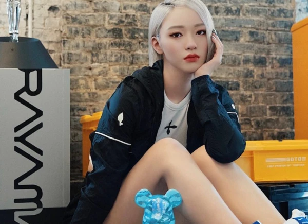 Vẻ gợi cảm bất ngờ của idol ảo khiến giới trẻ phát cuồng