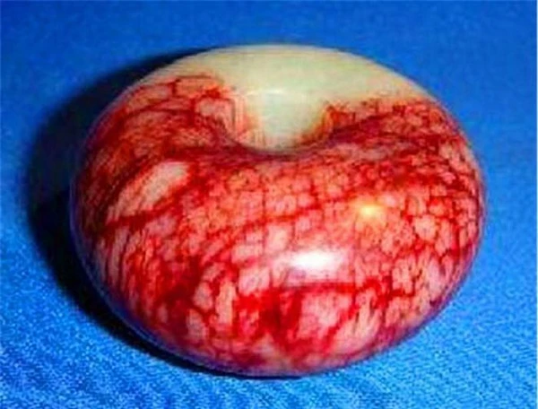 Quật mộ cổ, chuyên gia “sởn da gà” thấy huyết ngọc kỳ quái 