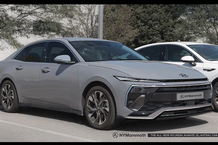 Hyundai Elantra thế hệ mới với tên mã CN8 vừa được hé lộ thiết kế dưới dạng ảnh dựng kỹ thuật số được thực hiện bởi NYMammoth. 1-1684.jpg