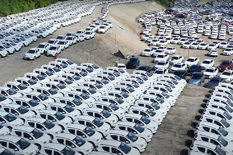 Hiện tượng ôtô điện ODO chỉ 0 km nhưng bị xếp vào hàng đã qua sử dụng là một chiêu trò quen thuộc của nhiều nhà sản xuất tại Trung Quốc. 4-3766.jpg