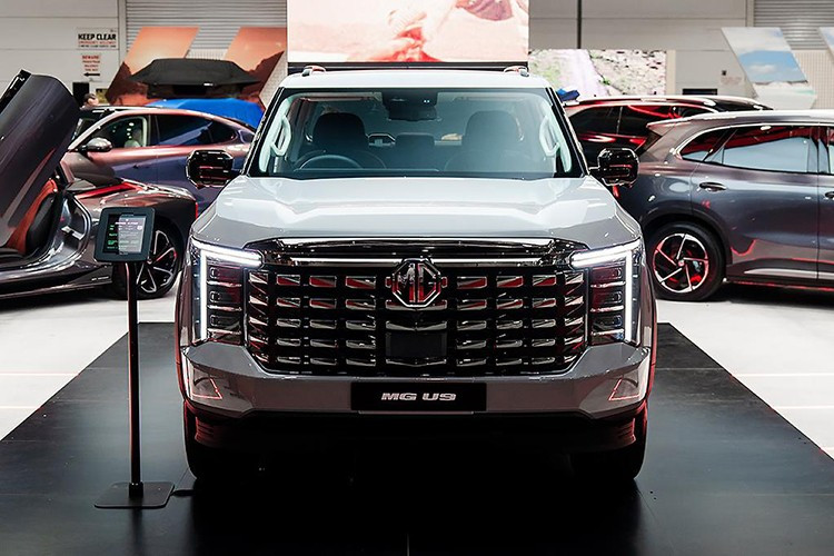 MG U9 разработан на платформе Maxus Terron 9 — автомобиля концерна SAIC. Поэтому U9 унаследовал многие знакомые черты, но при этом внёс свои коррективы в стилистику MG. 3-4605.jpg