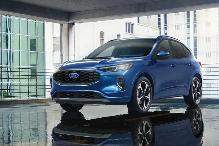 Ford Escape PHEV 2025 – 37 dặm (60 km) Mẫu crossover cỡ nhỏ của Ford có phạm vi chạy điện đạt 37 dặm, đứng cuối danh sách nhưng lại nổi bật nhờ hiệu suất tiết kiệm nhiên liệu và mức giá hợp lý. Với tổng phạm vi hơn 900 km khi đầy pin và xăng, Escape là lựa chọn đáng cân nhắc cho ai tìm kiếm sự thực dụng. Xe có giá khởi điểm: 39.590 USD. 1-1489.jpg