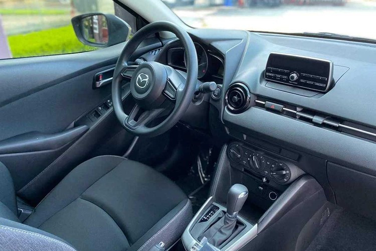 Die günstigste Version, der 1.5 AT, kostet 403 Millionen VND (reduziert um 15 Millionen VND). Die Preissenkung des Mazda2 auf dem vietnamesischen Markt hat dazu beigetragen, dass der Einstiegspreis niedriger ist als bei A-Klasse-Modellen, wie beispielsweise dem Mittelklasse-Modell Hyundai i10 1.2 AT Standard für 405 Millionen VND oder der teuersten Toyota Wigo G-Version für 405 Millionen VND. 3-8300.jpg