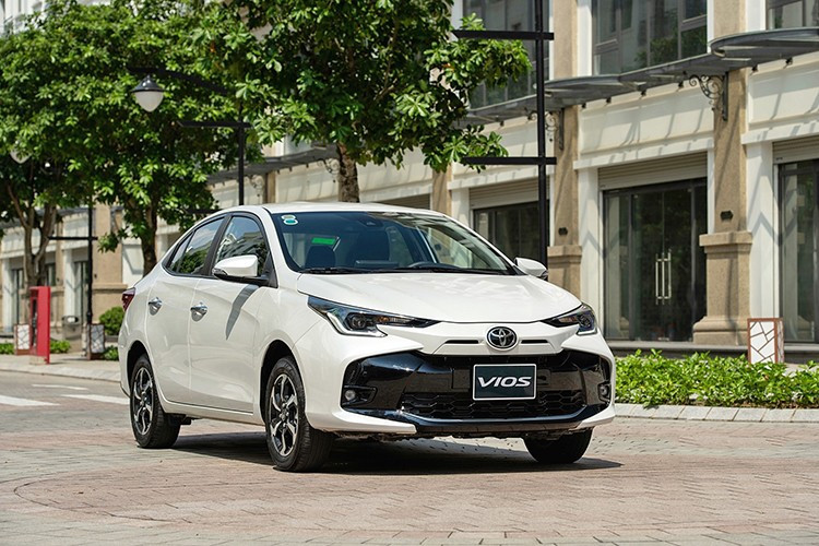 Vios vẫn là mẫu sedan hạng B bán chạy nhất thị trường. Tuy vậy, Honda City đang ngày càng rút ngắn khoảng cách, hiện chỉ còn kém đúng 100 xe. 4.jpg